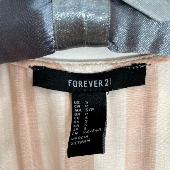 Forever 21 (S) - Cream & Beige Striped Front Button Crop Top - Picture 5 of 8